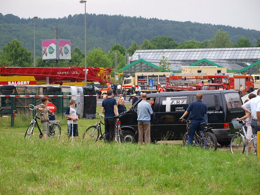 Schwerer Unfall mit Reisebus Lohmar Donrather Dreieck P306.JPG